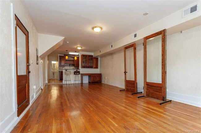 Building Photo - 14 S Division St