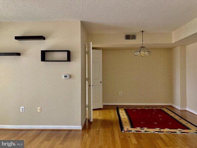 Foto del edificio - 2181 Jamieson Ave