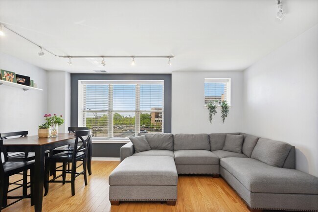 Foto del edificio - 1341 N Halsted St