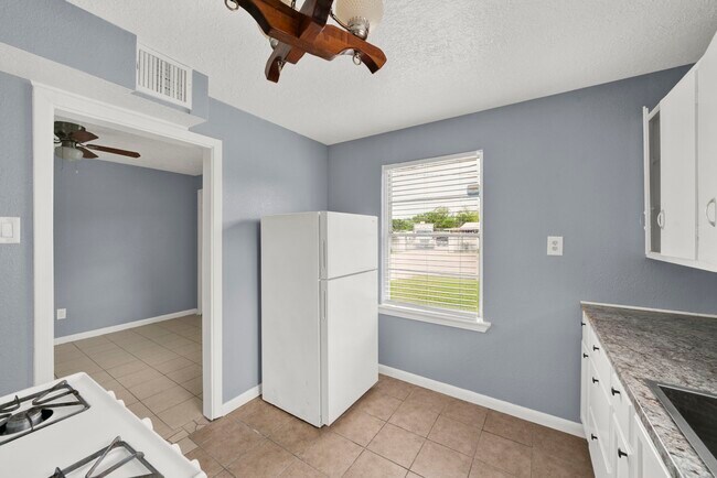 Building Photo - 1009 Witter St