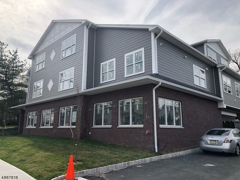 Building Photo - 599 Franklin Avenue
