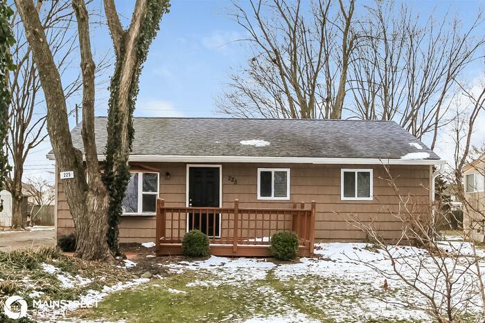 Primary Photo - 225 Gladys Rd, Columbus, OH 43228