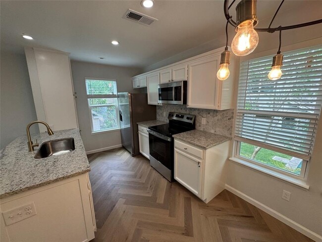 Foto del edificio - 1604 W 40th St