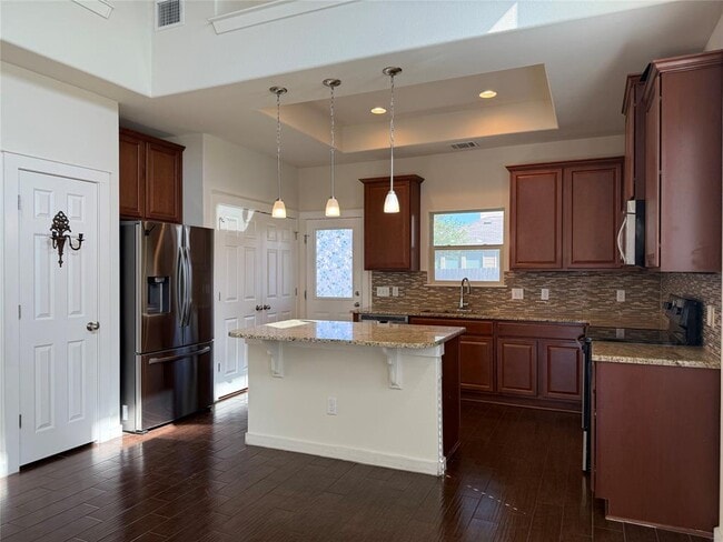 Building Photo - 16101 Hawthorne Heights Trail