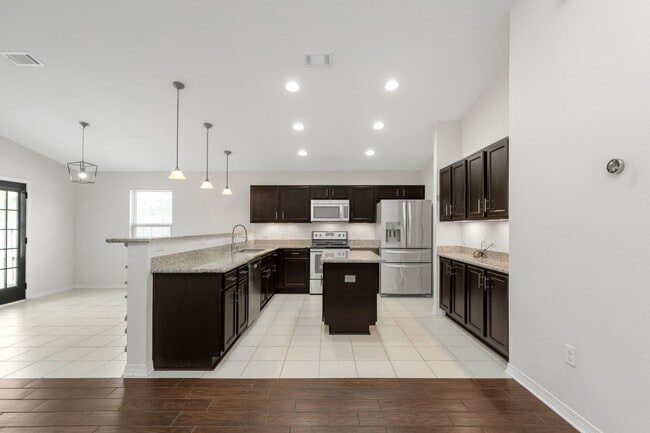 Building Photo - Available March 2nd