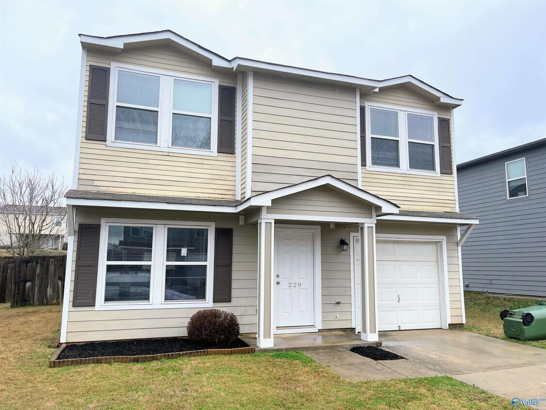 Primary Photo - 229 Whitestone Dr NE