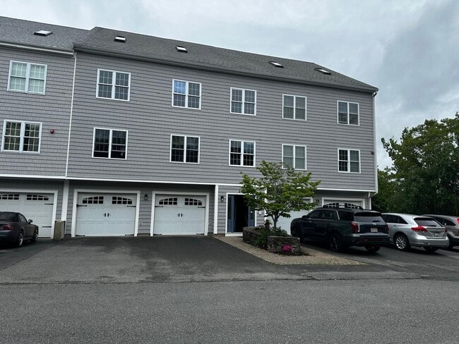 Building Photo - 271 Draper St