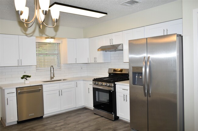Building Photo - 2511 Maple Tree Ct