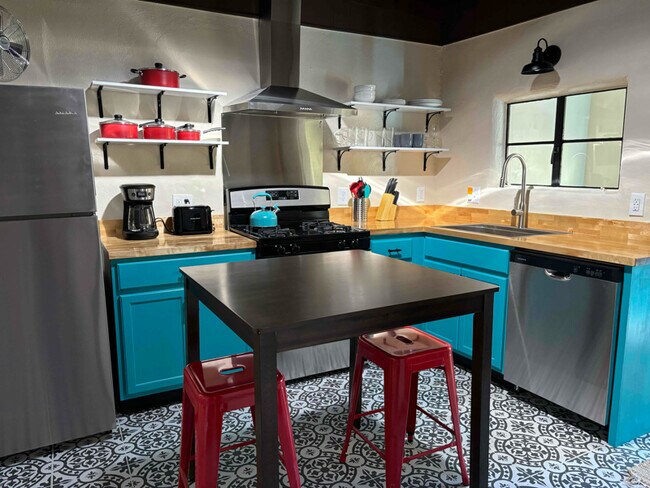 Foto del edificio - 224 Siler Rd