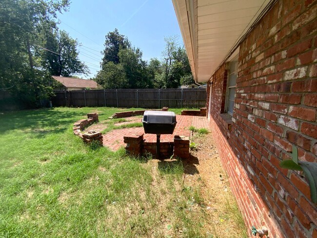 Building Photo - 2800 N. Rockwell Avenue