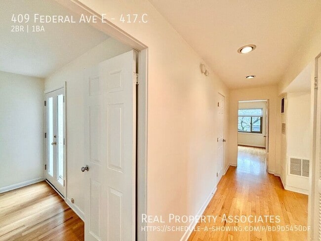 Building Photo - Charming Top-Floor 2-Bedroom Corner Unit w...