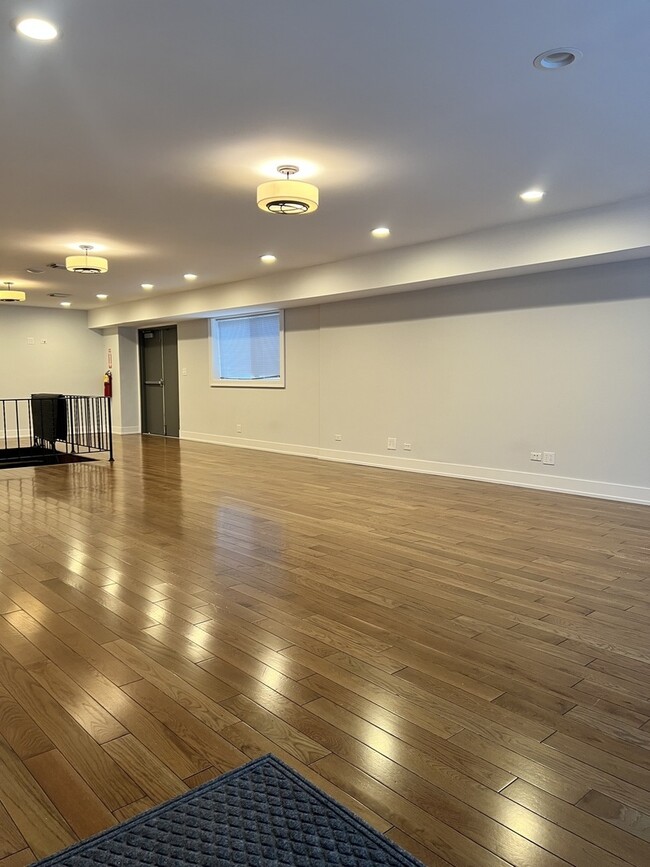 Building Photo - 3909 W Howard St