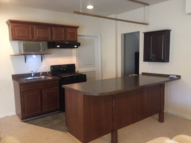 Kitchen w/ bar area - 1606 Rising Ridge Rd