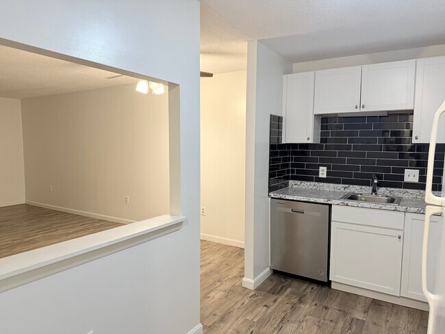 Foto del edificio - 2 Strawberry Bank Rd