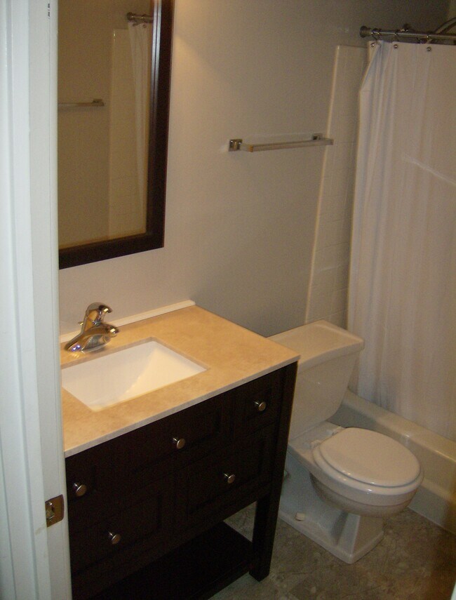 Foto del edificio - 1375 Rebecca Dr