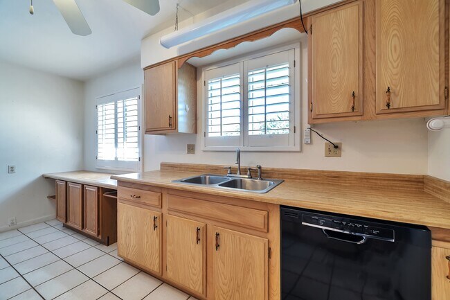 Foto del edificio - 11040 W Salem Dr