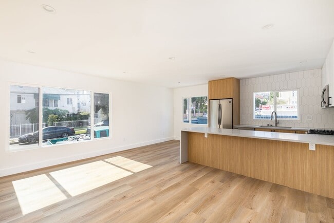 Interior Photo - 5358 Loma Linda Ave