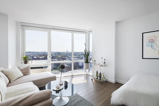 Building Photo - 21 India St