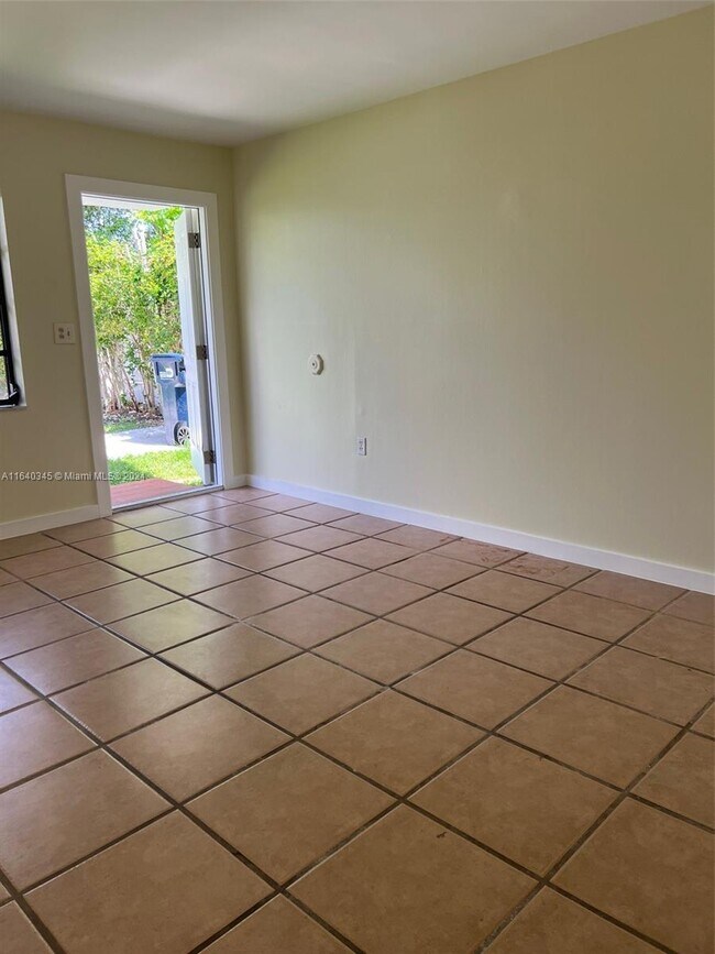 Foto del edificio - 1040 SW 82nd Ct