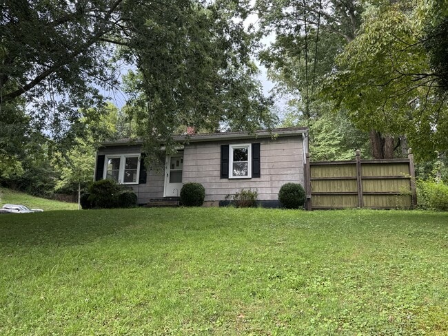 Photo - 319 Howell St (Waynesville, NC) House