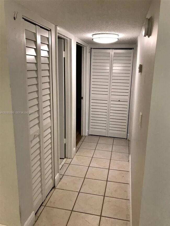 Foto del edificio - 8015 SW 107th Ave