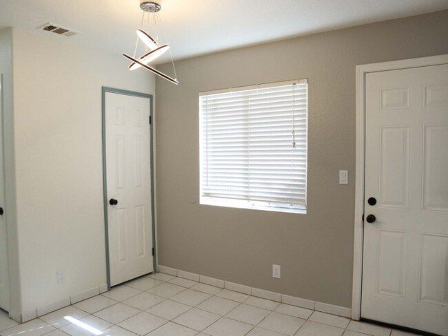 Foto del edificio - 15381 Monterey Ave