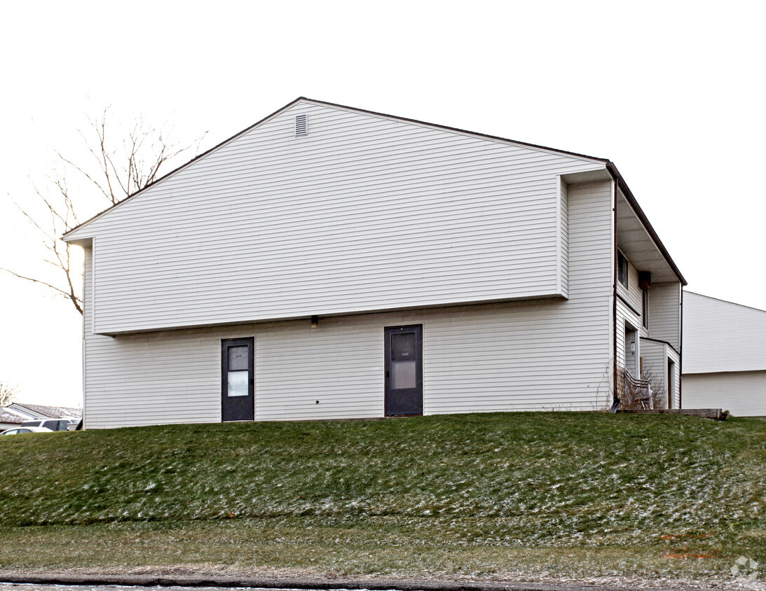 Building Photo - Birchwood Townhouse Apartments