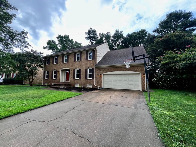 Building Photo - Large 6 bedroom home with Pool in Virginia Beach