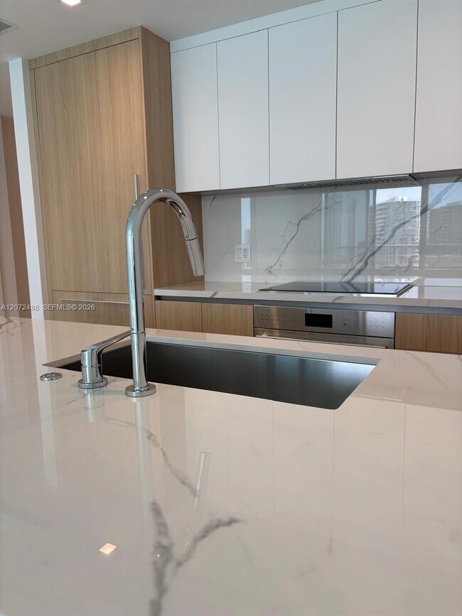 Foto del edificio - 2411 Laguna Cir