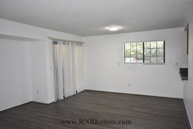 Foto del edificio - 7445 Auburn Oaks Ct