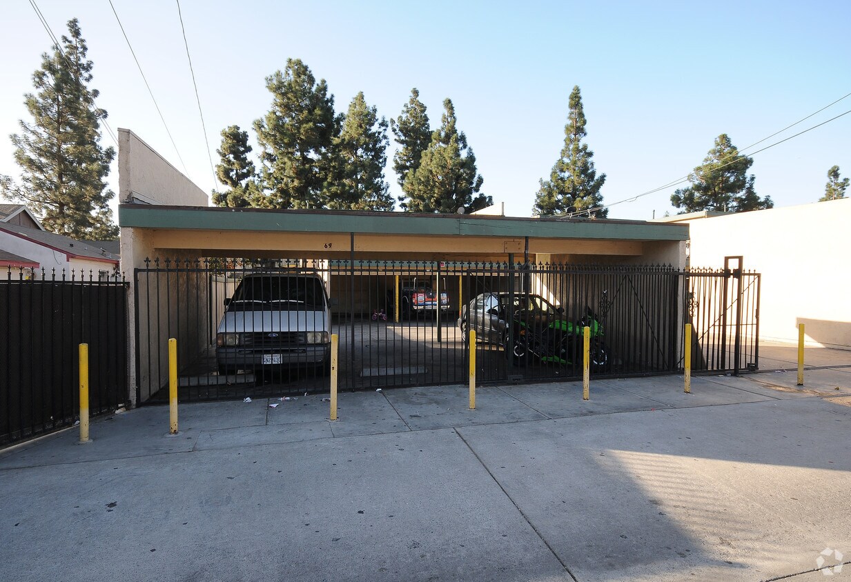 Building Photo - 415 E Pine St
