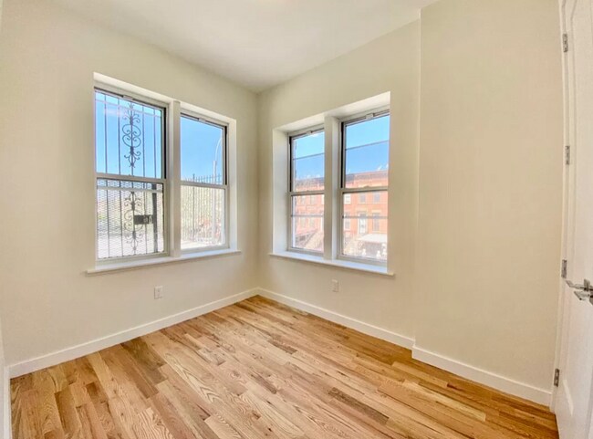 Foto del edificio - 210 Lewis Ave