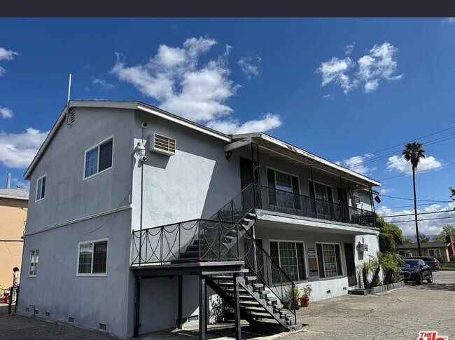 Foto del edificio - 6711 Fulton Ave