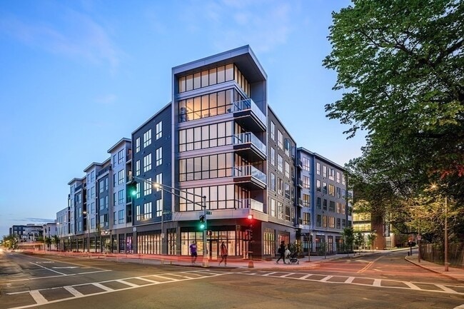 Photo - 3531 Washington St Apartment