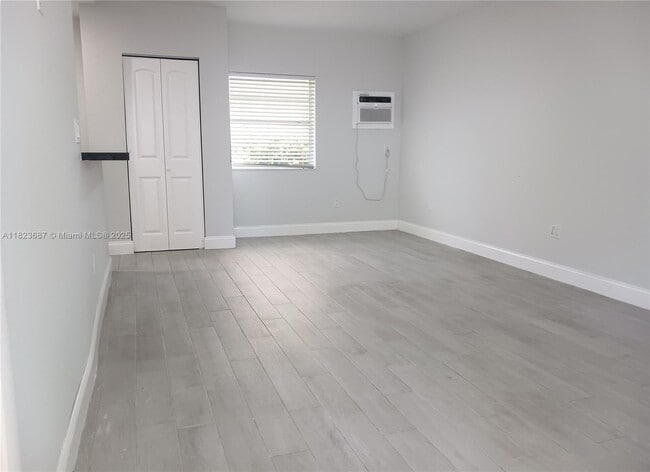 Building Photo - 4109 N Ocean Dr