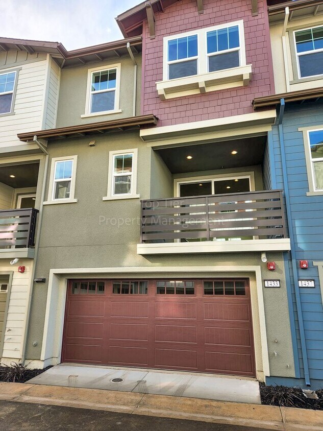 Foto principal - Newer Townhome at Penny Lane in Concord, 2...