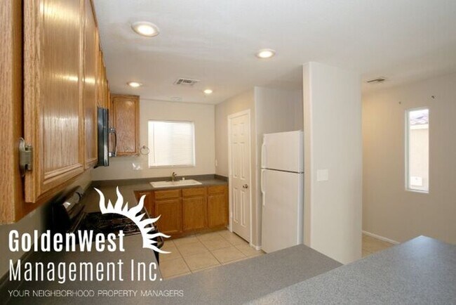 Building Photo - Gorgeous Corner Lot 3Bdm 2.5Ba Pluss Loft,...