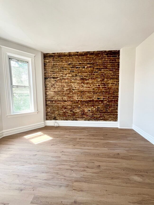 Building Photo - 2512 S Trumbull Ave