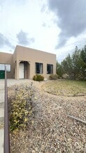 Building Photo - 3810 Majesta St