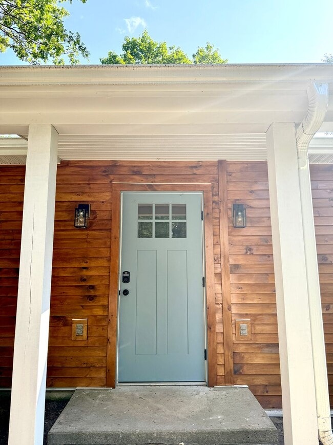 Building Photo - Serene & Spacious Fully renovated 1 BR ( 2...