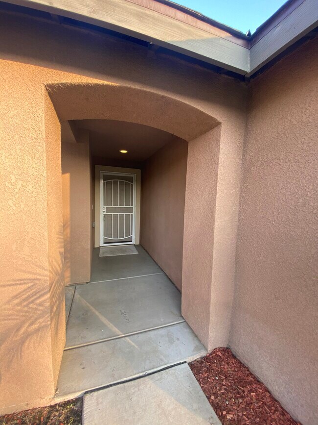 Building Photo - 450 Topanga Ct