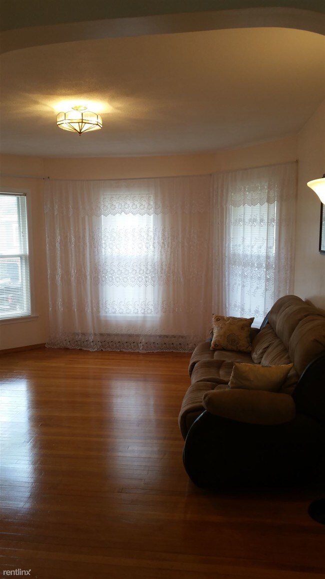 Foto del edificio - 135 Caroline Ave
