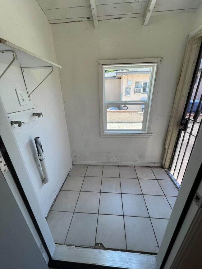 Foto del edificio - 764 S White Ave