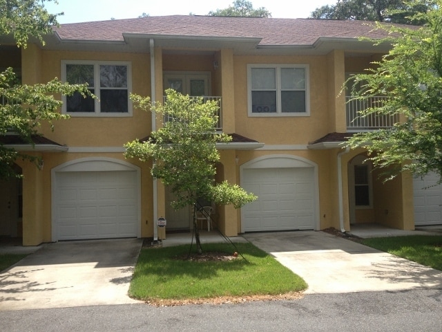 Quiet neighborhood close to Royal Park Plaza, theaters, shopping, restaurants, and UF - Quiet neighborhood close to Royal Park Plaza, theaters, shopping, restaurants, and UF