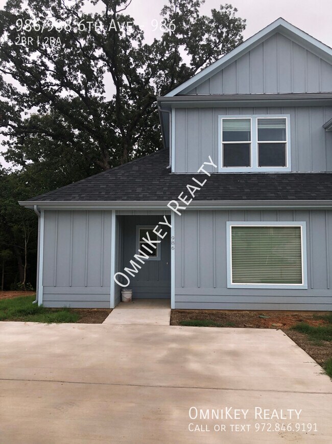 Building Photo - 986/988 6th Ave-986