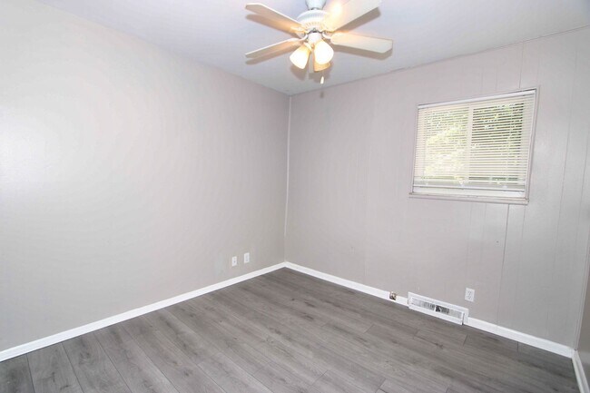 Foto del edificio - 4 Bed 2 Bath House for Rent