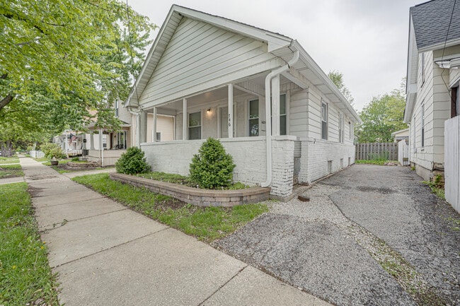 Building Photo - 746 Jackson St