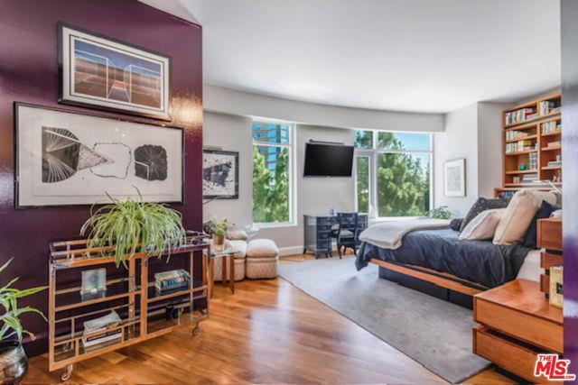 Foto principal - 1 W Century Dr