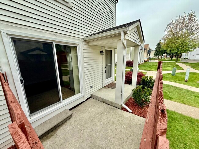 Foto del edificio - 42484 Saratoga Rd