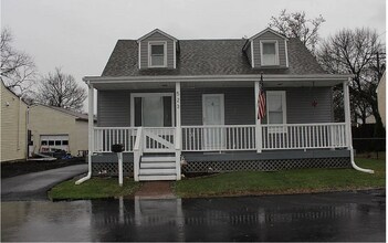 Building Photo - 523 Cedar Hill Rd